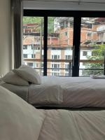 Zweibettzimmer mit Bergblick