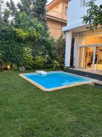 Luxury 4BR New Cairo Villa with Pool & Stylish Living - FAMILY ONLY - Chambres d'hôtes Le Caire