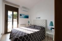 Apartment with Pool 50 meters to the beach - B&B Castelldefels