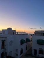 Studio with pool and sunrise view at 10 min beach walk - B&B