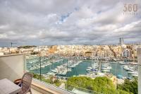 2BR Penthouse with views overlooking Pietà Marina by 360 Estates - Bed and Breakfast Pietà