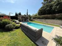 Un appartement 2 pièces dans une villa avec piscine et parking - Ferienwohnung
