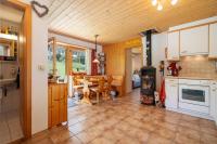 Charming apartment in a Chalet house - B&B Axalp