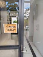 Premium location one bedroom APT with secure car parking - 5 mins Train, Shops - Bed and Breakfast Eastwood