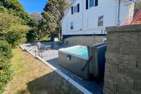 Walk to Beach Maine Home with Hot Tub and Deck! - B&B Old Orchard Beach