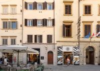 Via Avelli, 4 - Florence Charming Apartments - Attico al 5to piano senza ascensore vicino Stazione Con terrazza con Vista Santa Maria Novella - Chambres d'hôtes Florence