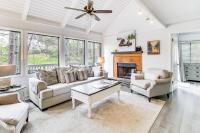 Lake and Golf Course Views Big Canoe Home with Deck! - Chambres d’hôtes