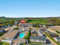 Springfield Deer View -No Commercial Sign written Vehicles,Private Hot Tub , 2 Dogs Max,Fishing Nearby & Communal Swimming Pool ,Pool open May to September - B&B Cheriton Bishop
