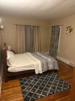 Gorgeous 3 BR Upper Unit Home - B&B