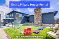 Entire Private Luxury 3-Bedroom Home w Gated Yard, 100 inch TV, 1 Gbps WiFi - B&B