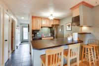 Silverthorne Condo w/ Lake Views: 10 Mi to Skiing! - B&B Silverthorne