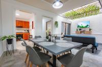 Great family home near the stadium and beautiful neighborhood - Chambres d'hôtes Medellín