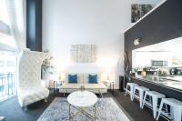 Space Needle Downtown Modern Top Story Penthouse - B&B Seattle
