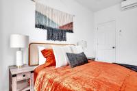 Urban Nest #2 Vibrant suite downtown by Proctors - B&B Schenectady