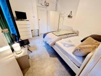 Entire Self-contained studio - B&B