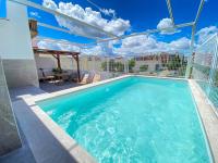Villa with private swimming pool in Sevilla - Bed and Breakfast