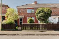 Long Stay 3BR House with Parking by KeenzChillz - B&B Mánchester