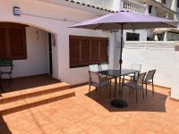 Costa Dorada Beach Villa with Shared Pool and Terrace - B&B Creixell