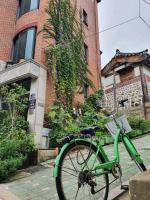 Rakidang Stay 樂異堂 한옥마을이 창가에 담기는 집 - Bed and Breakfast Seoel