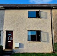 Cosy 3 bedroom perfect for Families contractors couples or business travelling -Large garden-Patio-Wifi - B&B