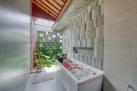 Lumira Villa 4BR Tropical Retreat in Uluwatu - Chambres d'hôtes Uluwatu