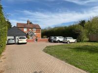 Vineyard Style 2BR with Garden and Parking - Chambres d’hôtes Shudy Camps