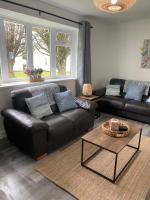 37 Gower holiday village Ty Seren Cosy 2 bedroom chalet with a seasonal indoor pool - Chambres d'hôtes Swansea