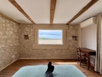 Peaceful Provence - modern countryside tower - Bed and Breakfast Fourques