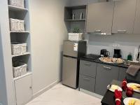 Living near Acropolis by Sylvia Staikou 2nd & 3d floor - B&B Atene