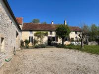 FERME FAMILIALE DANS UN VILLAGE BOURGUIGNON 12 pl 3 nuits minimum - B&B