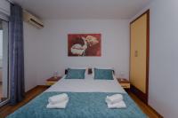 Apartamento de 2 dormitorios con terraza y vistas al mar