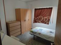 Chambre Simple avec Toilettes et Douche Communes