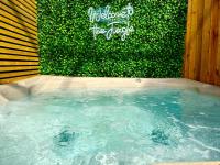 Tudor Hot Tub Family House - Ferienwohnung Lytham St Annes