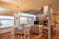 Idyllic Coastal Haven - Whale Watch in Depoe Bay! - B&B