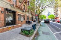 Private Room at a shared Apartment at the Heart of East Village - B&B