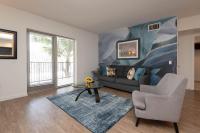 Large 2 bedroom 2 bath In Hollywood - B&B