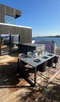Seaside Villa with outdoor Jacuzzi - B&B Haugesund