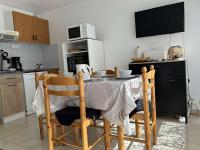 Centre-ville, proche plage - Appt 2P cabine, 4 pers avec parking privé, Le Grau-du-Roi - FR-1-250-114 - Bed and Breakfast