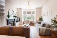 Stunning Townhouse by the sea, Hot Tub sleeps 17 - Ferienwohnung Seaton