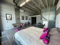 Luxe Studio - air-conditioned, quiet Prague suburb - B&B Prague