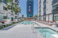 Sunset Lounge on Sunset BLVD with Pool & Jacuzzi - B&B Los Angeles
