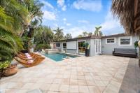 Chic Pool Naples Beach House - B&B Naples