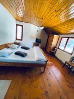 Deluxe Double Room (2 Adults + 1 Child)