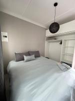 Cozy Stay - Near Golden Acres & Sandringham Gardens - B&B