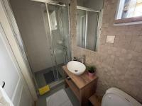 Deluxe Double Room (2 Adults + 1 Child)