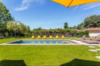 Maison Lyon Ecully piscine climatisation de 250 M2 - B&B