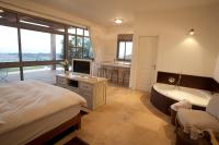 Classic Suite with Mountain View
