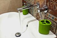 Zimmer mit Queensize-Bett und Balkon