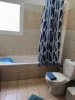 STOP! Book Now 3 Bedroom Large Apartment in Oroklini - Chambres d'hôtes Voróklini