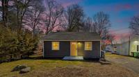 Harley's House Minutes to Beach Backyard - Bed and Breakfast Hampton